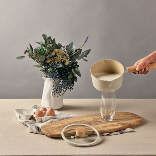 Cratita pentru lapte FIKA, 16 cm - 1.4 L, cu capac din sticla